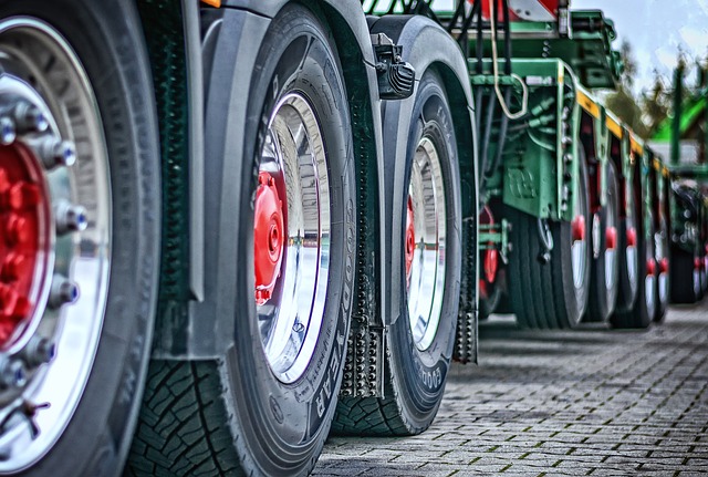 Wyzwania w szkoleniach kierowców ciężarówek: jak sprostać rosnącym oczekiwaniom branży transportowej