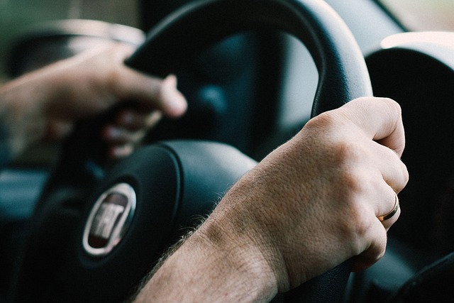 Bezpieczeństwo na drodze: Dlaczego Szkolenia Okresowe Dla Kierowców Zawodowych Są Niezbędne?